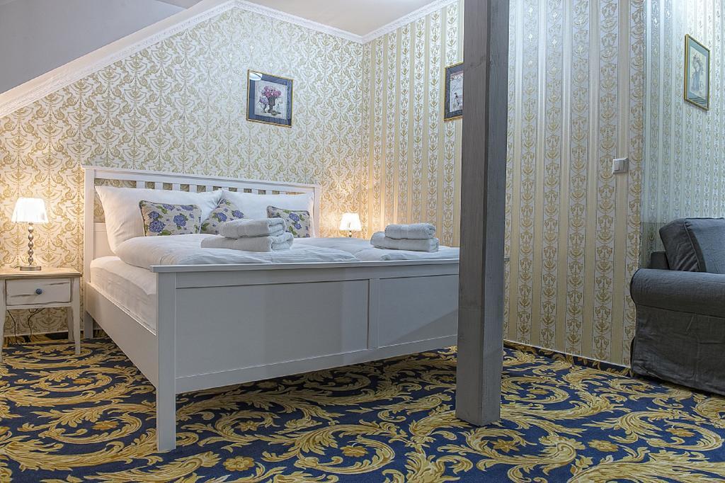 Hotel Pod Bránou Bártfa Szoba fotó